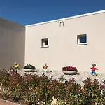 منتجع Sisan Family