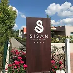Sisan Family منتجع باردولينو