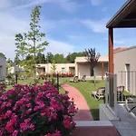Sisan Family منتجع 4*