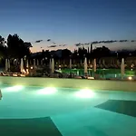 منتجع Sisan Family 4*