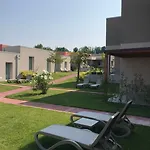Sisan Family باردولينو