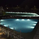 Sisan Family منتجع 4*