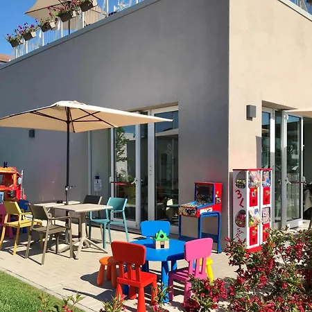 Semesteranläggning (resort) Sisan Family