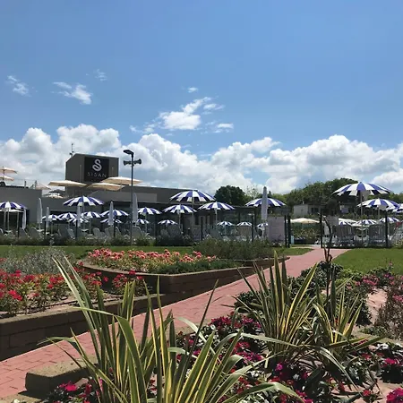 Sisan Family אתר נופש 4*